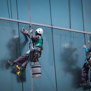 نماشوی با طناب - نماشویی بدون داربست - شستشوی نما-راپل - نماشویی _ تهران کرج 1 نماشویی ارزان در تهران و کرج