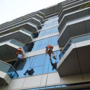 نماشویی بدون داربست | شستشوی نما بدون داربست 2 نماشویی با طناب