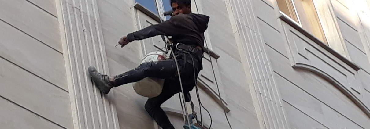 پیچ و رولپلاک نما